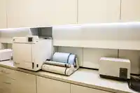 Autoclave y selladora del área de esterilización